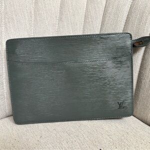 LOUIS VUITTON Grey Epi Men’s Clutch